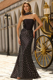 Robe de bal longue en satin satin à pois blancs noirs avec un foulard au col