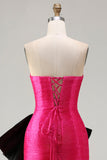 Robe de soirée longue en satin fuchsia coupe bustier à décolleté cabriolet avec grand nœud
