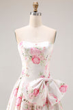 Robe de bal longue sans bretelles A Line à motif de fleurs roses blanches avec un nœud