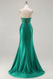 Robe de soirée longue vert foncé sans bretelles coupe sirène et fente