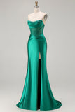 Robe de soirée longue vert foncé sans bretelles coupe sirène et fente