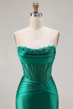 Robe de soirée longue vert foncé sans bretelles coupe sirène et fente