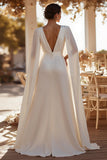 Combinaisons de mariée blanches à col en V profond avec cape