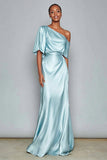 Robe longue formelle à manches longues en satin bleu clair à une épaule