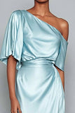 Robe longue formelle à manches longues en satin bleu clair à une épaule