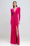 Robe longue formelle froncée fourreau en velours fuchsia avec fente