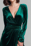 Robe longue formelle en velours vert foncé à col en V avec fente