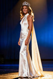 Robe longue Pageant Pageant Halter en satin blanc avec cape