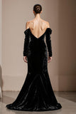 Robe longue formelle sirène en velours noir à épaules dénudées