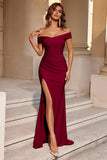 Robe longue de bal en satin bordeaux sirène à épaules dénudées avec fente