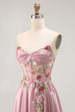 Robe de soirée longue gris rose à fente élégante et appliqués floraux