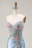 Robe de soirée longue sirène gris bleu à corset perlé et appliqué décolleté cœur avec fente