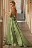 Robe de soirée longue satin vert sauge corset ligne A avec manches bouffantes