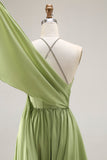 Robe de soirée longue vert sauge en satin à corset et manches cape avec décolleté goutte d’eau