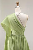 Robe de soirée longue vert sauge en satin à corset et manches cape avec décolleté goutte d’eau