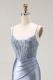 Robe de soirée longue sirène bleu gris à corset perlé et jupe plissée avec fente