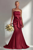 Robe longue de bal de bal satin satin sirène sans bretelles bordeaux avec serpentin