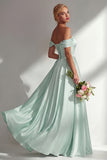 Robe de demoiselle dhonneur longue bleue en satin à épaule dénudée avec fente