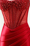 Corset sirène bustier rouge, robe longue de bal en satin froncé perlée avec fente
