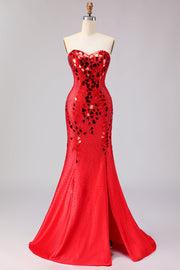 Robe de soirée de promo sirène rouge perlé sans bretelles avec fente latérale et miroir