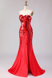 Robe de soirée de promo sirène rouge perlé sans bretelles avec fente latérale et miroir