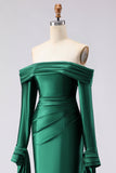 Robe longue de bal en satin vert foncé à épaules dénudées, manches longues