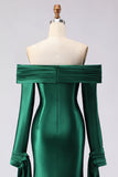 Robe longue de bal en satin vert foncé à épaules dénudées, manches longues