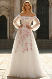 Robe de bal longue blanche en tulle brodée à traînée décollée sur les épaules