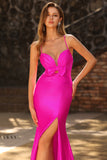 Robe de bal longue de bal découpée en satin plissé avec un nœud et une fente
