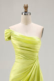 Robe de bal verte à une épaule froncée longue avec fente