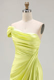 Robe de bal verte à une épaule froncée longue avec fente