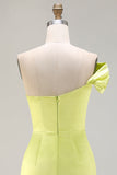 Robe de bal verte à une épaule froncée longue avec fente