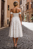 Robe de mariée midi en dentelle trapèze blanche avec appliques