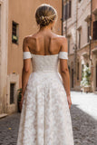 Robe de mariée midi en dentelle trapèze blanche avec appliques