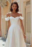 Robe de mariée midi en satin blanc à épaules dénudées