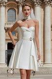 Satin blanc Une ligne Sweetheart Robe de mariée courte avec ceinture
