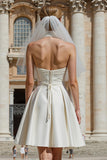 Satin blanc Une ligne Sweetheart Robe de mariée courte avec ceinture