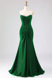 Robe de soirée longue en satin vert foncé coupe sirène sans bretelles avec dentelle au dos