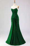Robe de soirée longue en satin vert foncé coupe sirène sans bretelles avec dentelle au dos