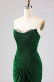 Robe de soirée longue en satin vert foncé coupe sirène sans bretelles avec dentelle au dos