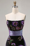 Robe de soirée bustier noire à fleurs et sequins avec corset et cape