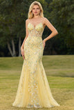 Robe de soirée longue jaune coupe sirène avec dentelle au dos et sequins