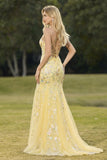 Robe de soirée longue jaune coupe sirène avec dentelle au dos et sequins