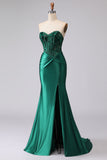 Corset sans bretelles en sirène vert foncé, paillettes froncées, laçet dans le dos, robe de bal avec fente