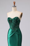 Corset sans bretelles en sirène vert foncé, paillettes froncées, laçet dans le dos, robe de bal avec fente
