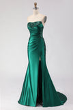 Robe de bal longue de bal sans bretelles en sirène vert foncé à paillettes
