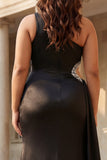 Robe de bal longue taille grande taille avec une découpe de sirène noire à perles d’une épaule