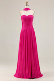 Fuchsia Sweetheart Une robe de bal longue plissée avec une ceinture