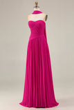 Fuchsia Sweetheart Une robe de bal longue plissée avec une ceinture
