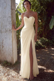 Robe de dîner de répétition sans bretelles blanches froncées
